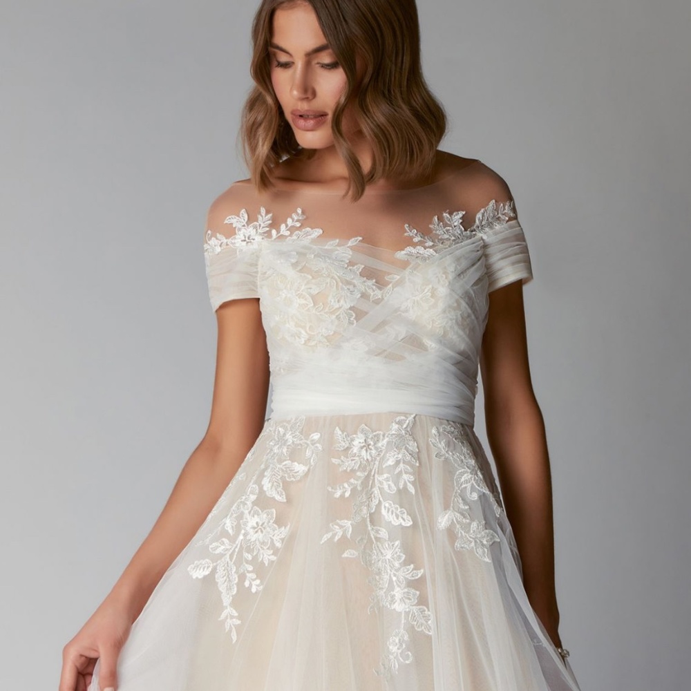Wedding Dress - Picture 3 of 4